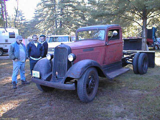 Dodge truck from the 1930s with dual rear wheels